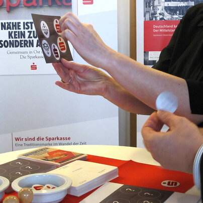 Bilder der Wanderausstellung 4 "Wir sind die Sparkasse – eine Traditionsmarke im Wandel der Zeit" Bilder der Wanderausstellung 4 "Wir sind die Sparkasse – eine Traditionsmarke im Wandel der Zeit"