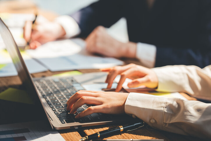 Die Prüferinnen und Prüfer identifizieren und bewerten Risiken.  (Foto: Adobe Stock)