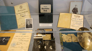Ein Buch weckt Erinnerungen - eine Wanderausstellung