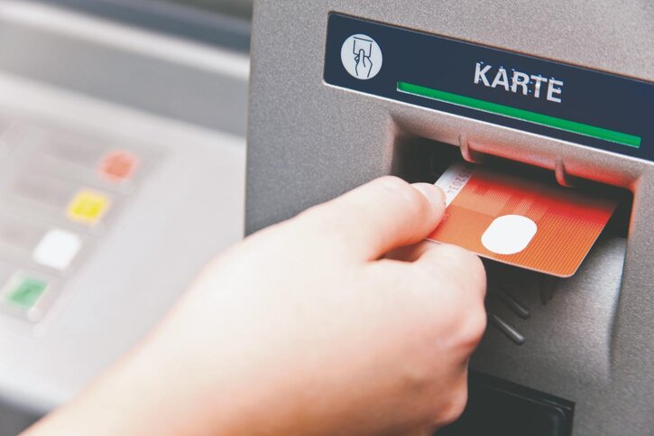 Sparkassen haben das dichteste Geldautomatennetz deutschlandweit. Foto: S-Com/getty